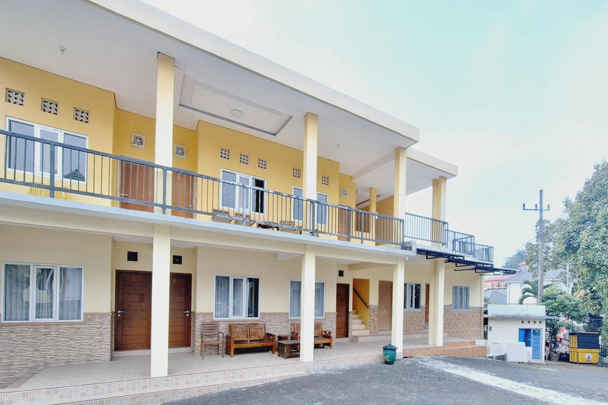 Villa Bukit Bunga Syariah Redpartner Pacet Mojokerto Zewnętrze zdjęcie