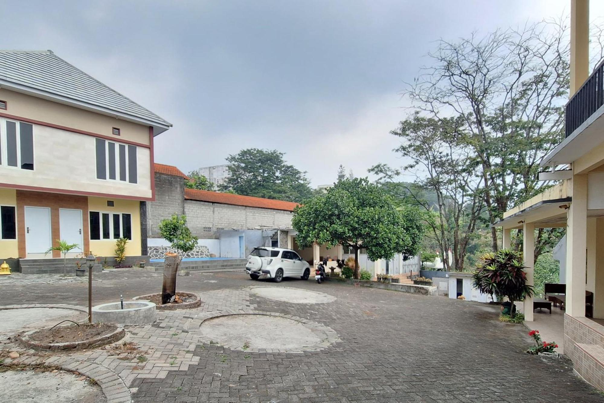 Villa Bukit Bunga Syariah Redpartner Pacet Mojokerto Zewnętrze zdjęcie